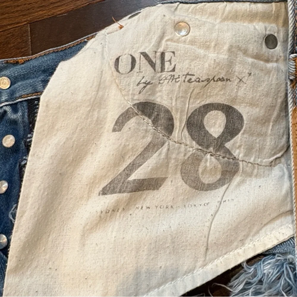 One Teaspoon Rollers Shorts Cut Offs Women's 28 Button Fly Distressed Light Wash - Picture 8 of 10